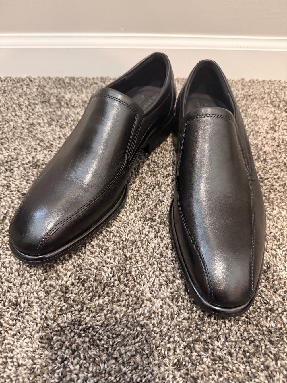 Ecco Black Leather Slip-On Loafers